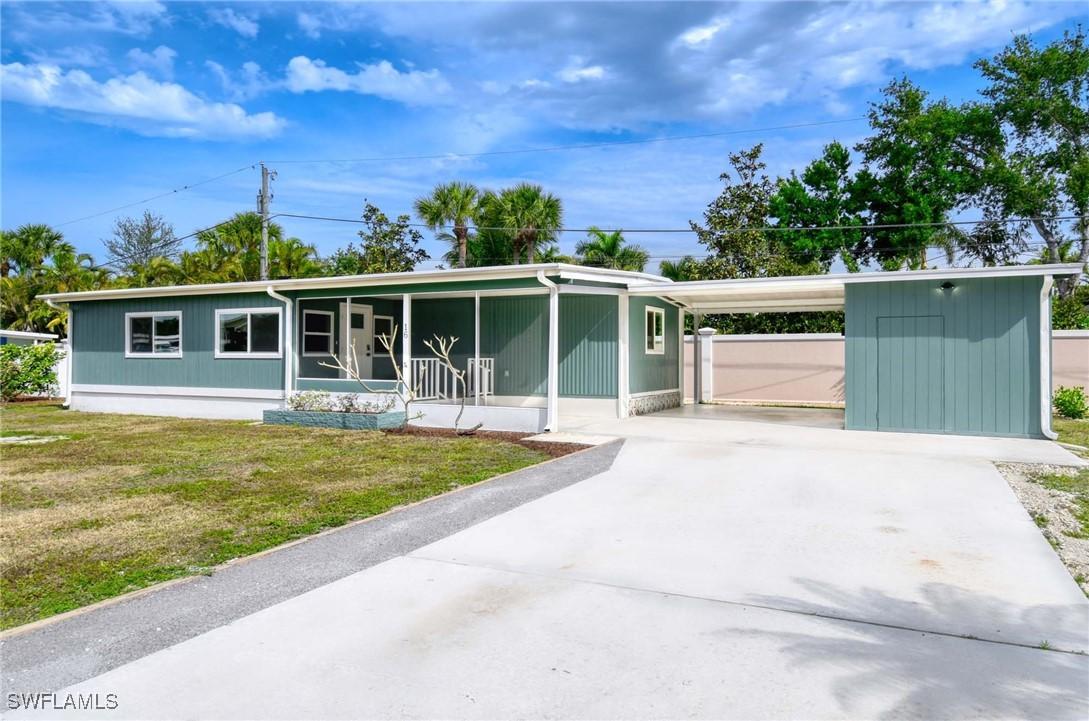 16 Sonderhen Dr., Naples, FL 34114