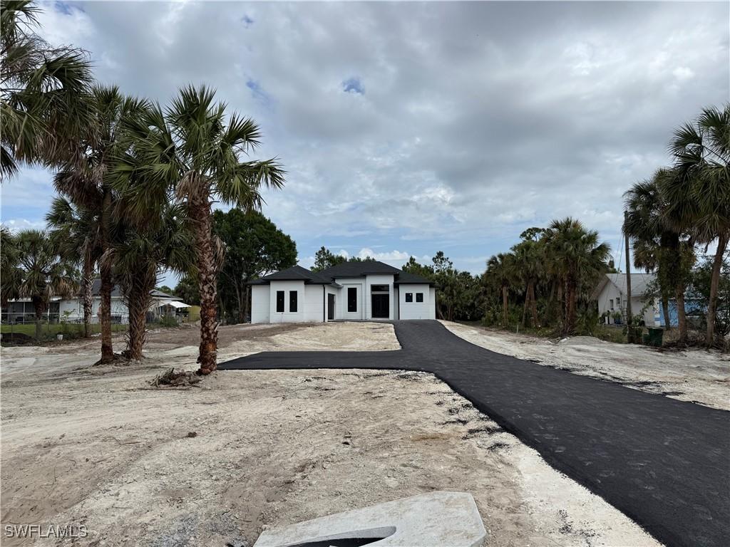 2699 2nd Ave., Naples, FL 34117