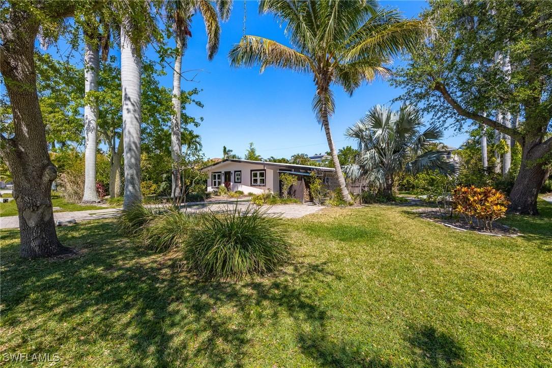 1317 Caloosa Vista Rd., Fort Myers, FL 33901