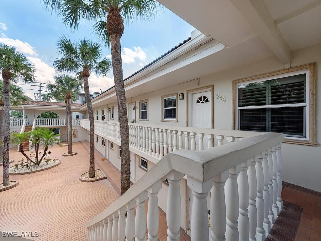 980 7th Ave. #210, Naples, FL 34102