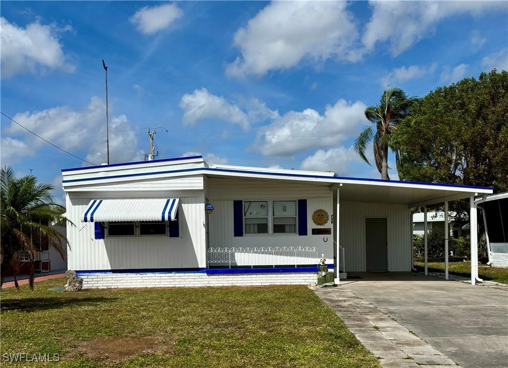 758 Knotty Pine Cir., North Fort Myers, FL 33917