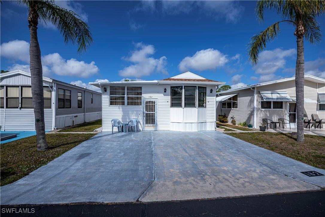 182 Caravan Cir., North Fort Myers, FL 33903