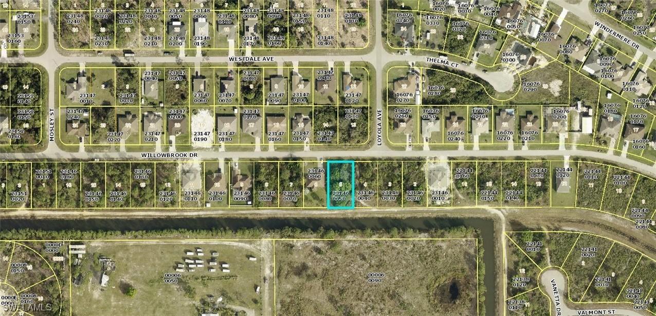 449 Willowbrook Dr., Lehigh Acres, FL 33972