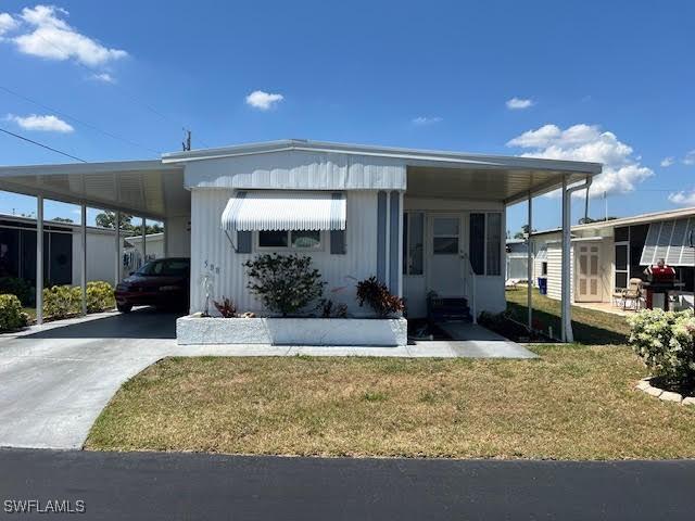 588 Daisy Dr., North Fort Myers, FL 33917