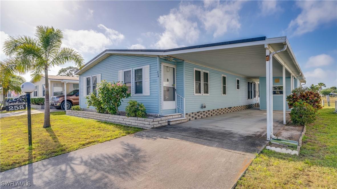 258 Lakeside Dr., North Fort Myers, FL 33903