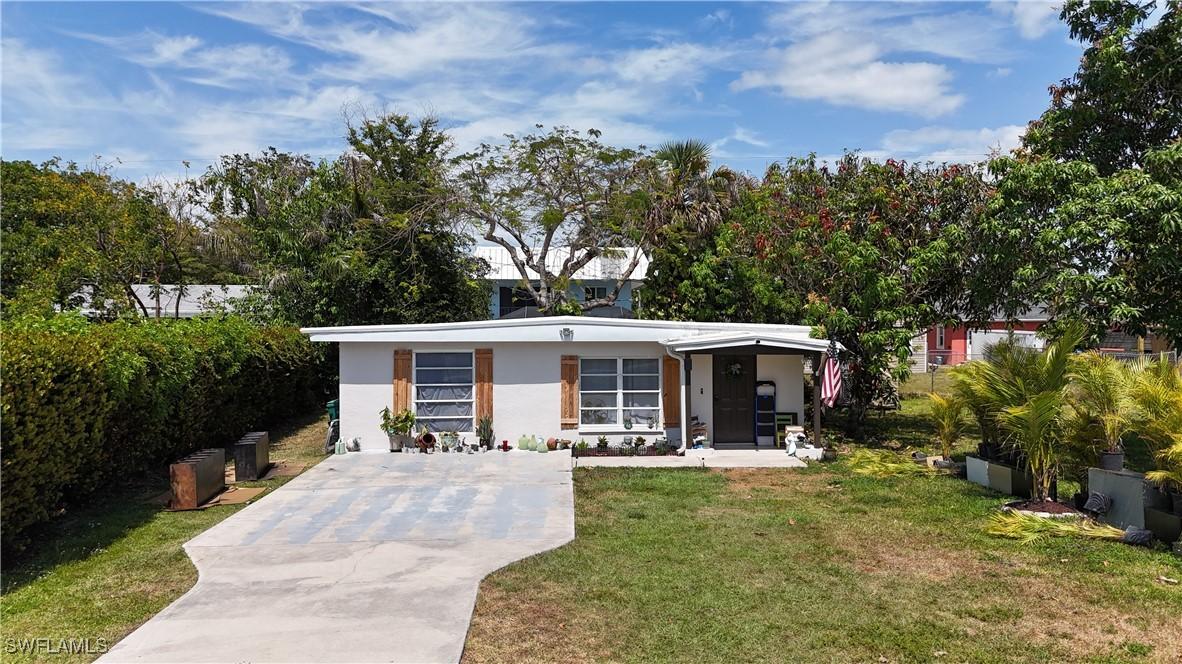 158 4th St., Naples, FL 34113