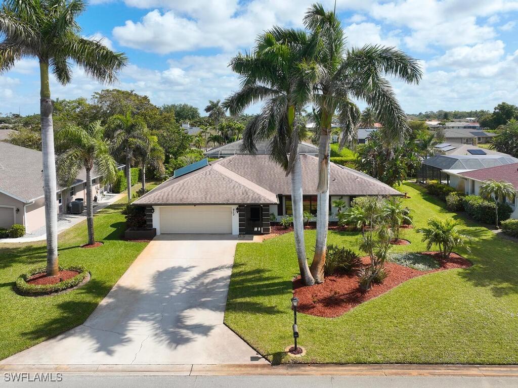 213 Bay Meadows Dr., Naples, FL 34113