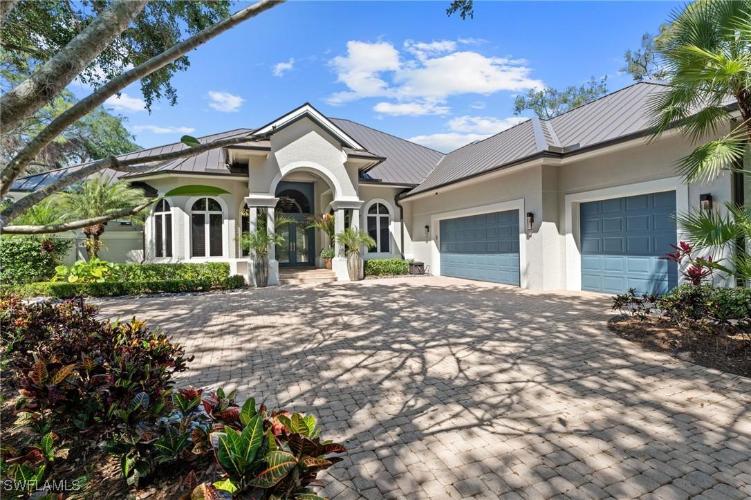 933 Barcarmil Way, Naples, FL 34110