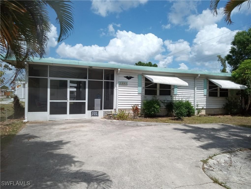 1091 Laurel Dr., North Fort Myers, FL 33917