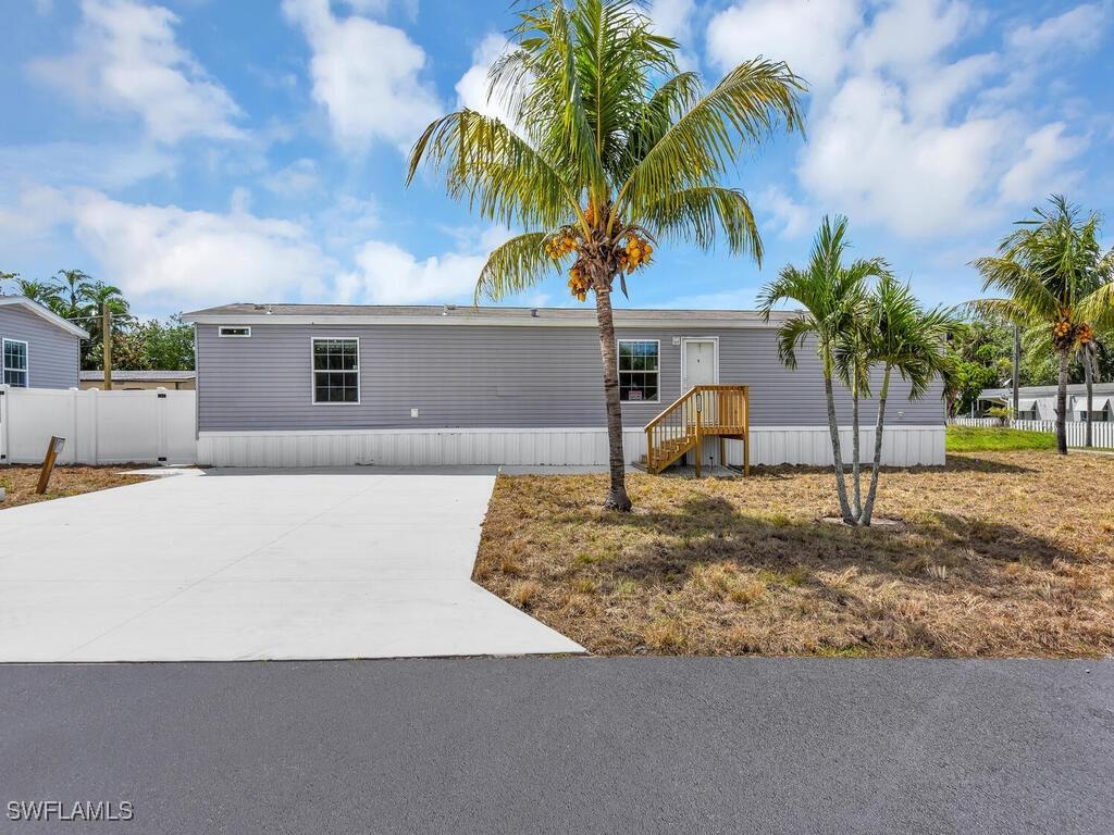 21180 Cypress Park Cir., Estero, FL 33928