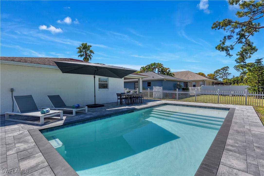 855 98th Ave., Naples, FL 34108