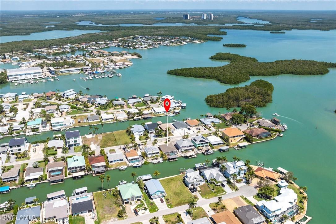 164 Trinidad St., Naples, FL 34113