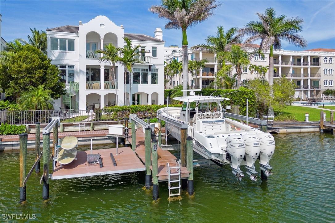 1752 Gulf Shore Blvd. #4, Naples, FL 34102