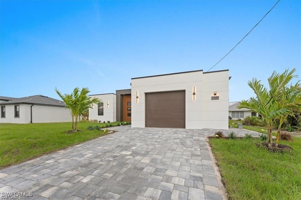 729 Colyer St., Lehigh Acres, FL 33974