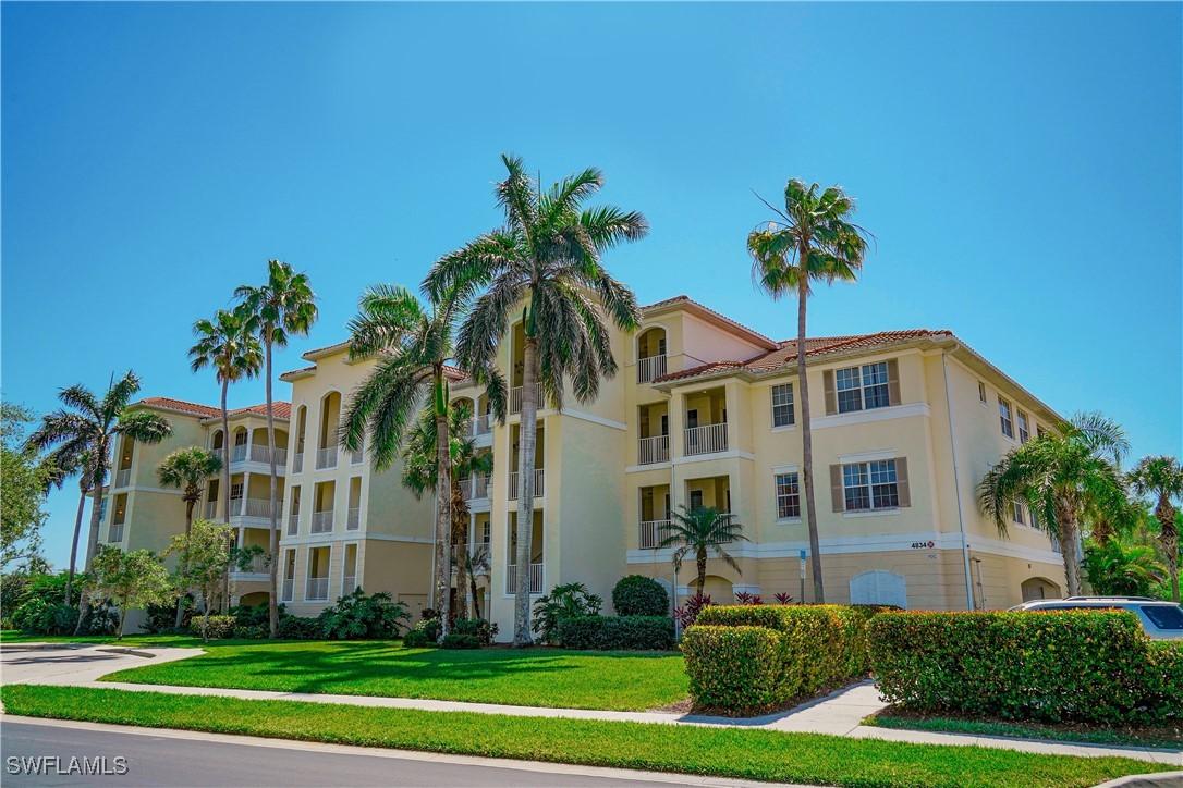 4834 Hampshire Ct. #207, Naples, FL 34112