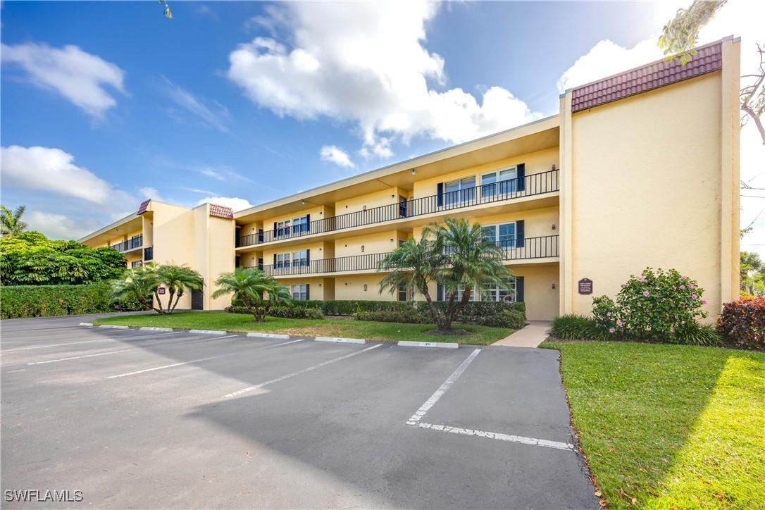 1085 Forest Lakes Dr. #8108, Naples, FL 34105