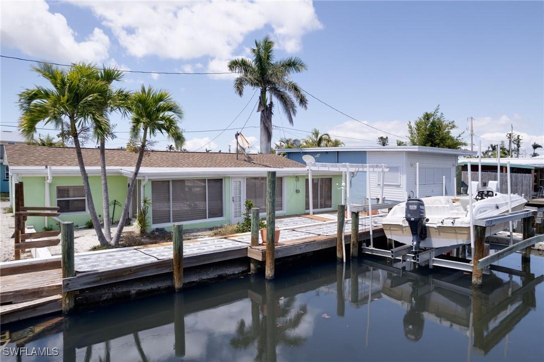 2647 Pine St., Matlacha, FL 33993