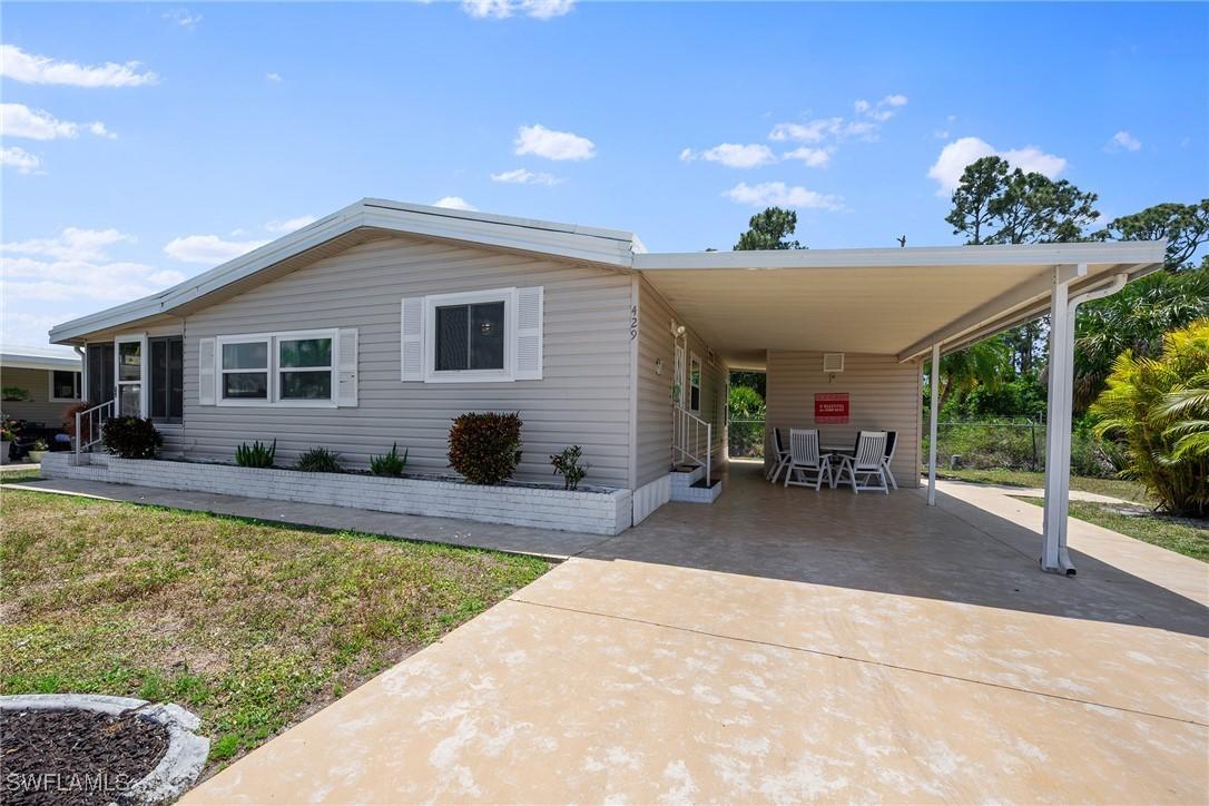 429 Archer Ln., North Fort Myers, FL 33903