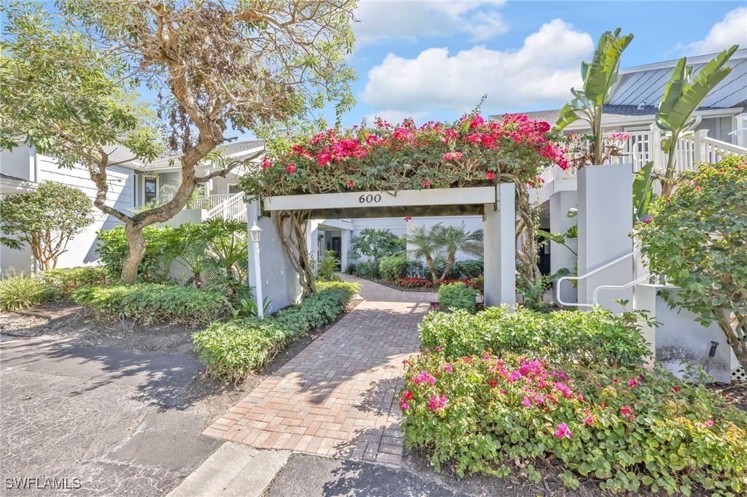 606 Courtside Dr. #F201, Naples, FL 34105