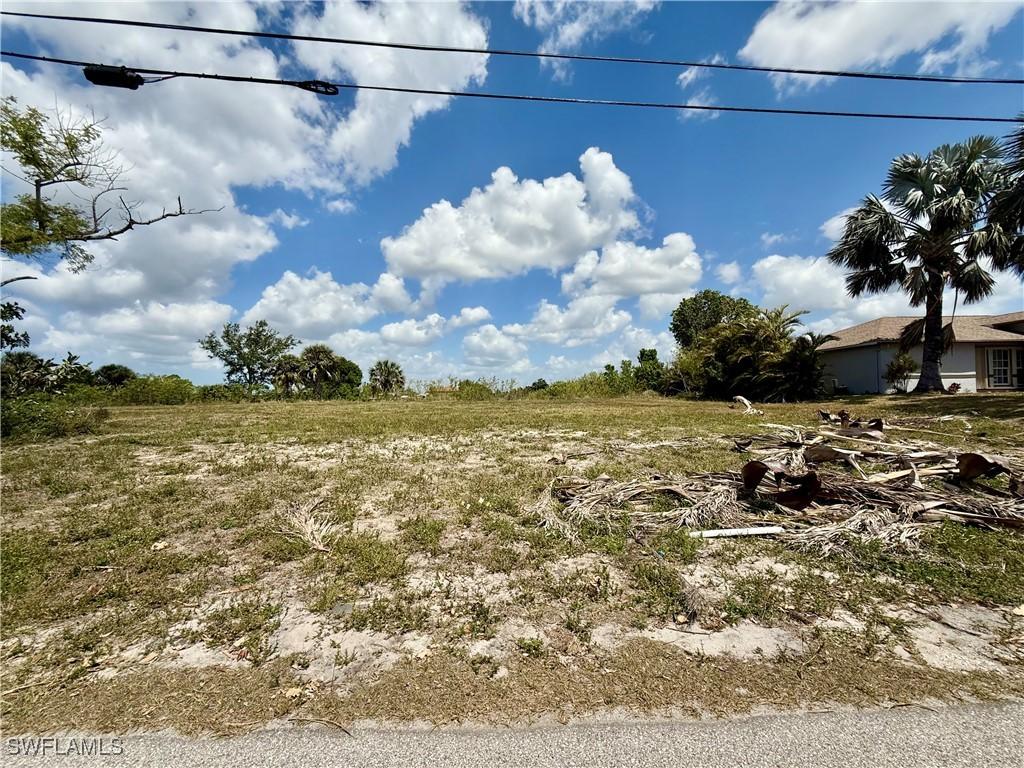 823 NE 11th Ter., Cape Coral, FL 33909