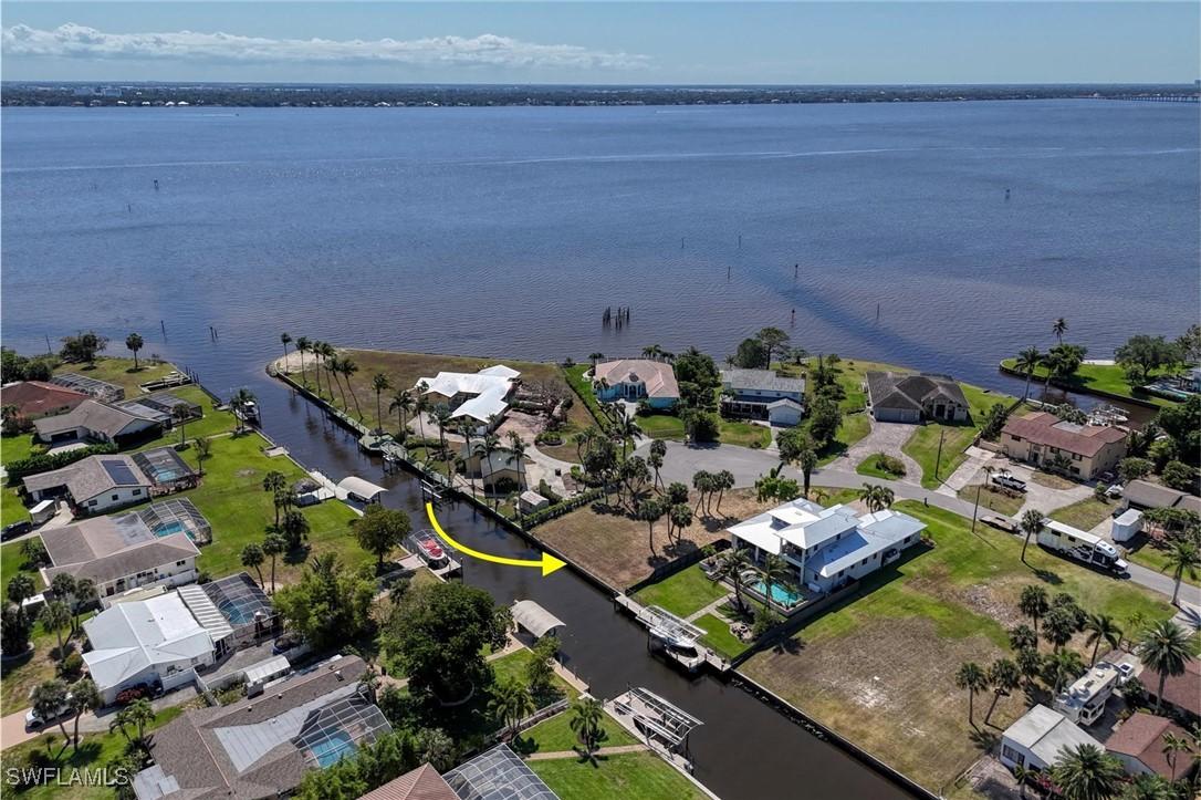 1806 Marina Cir., North Fort Myers, FL 33903
