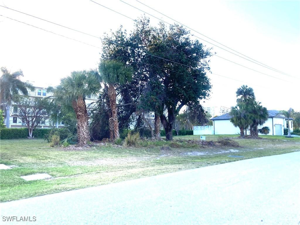 748 Seagrape Dr., Marco Island, FL 34145