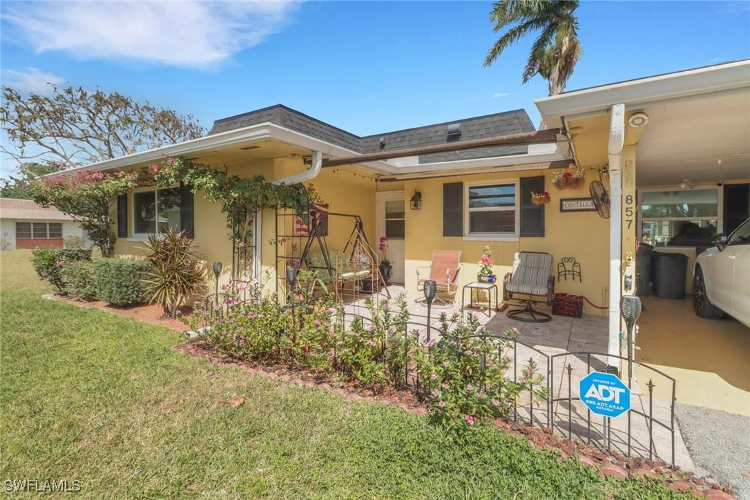 857 Pangola Dr., North Fort Myers, FL 33903