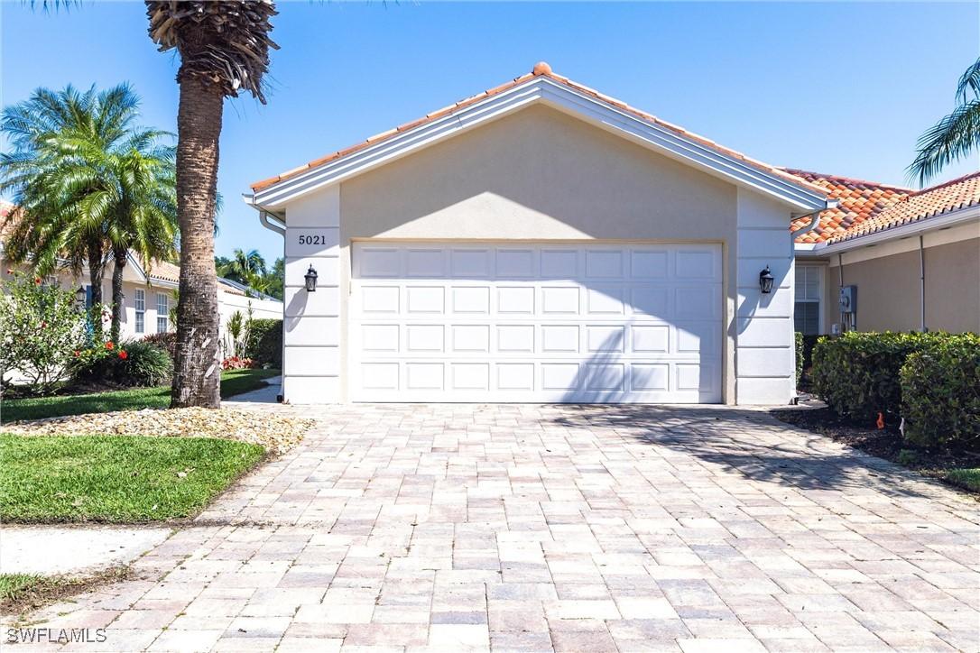 5021 Ventura Ct., Naples, FL 34109