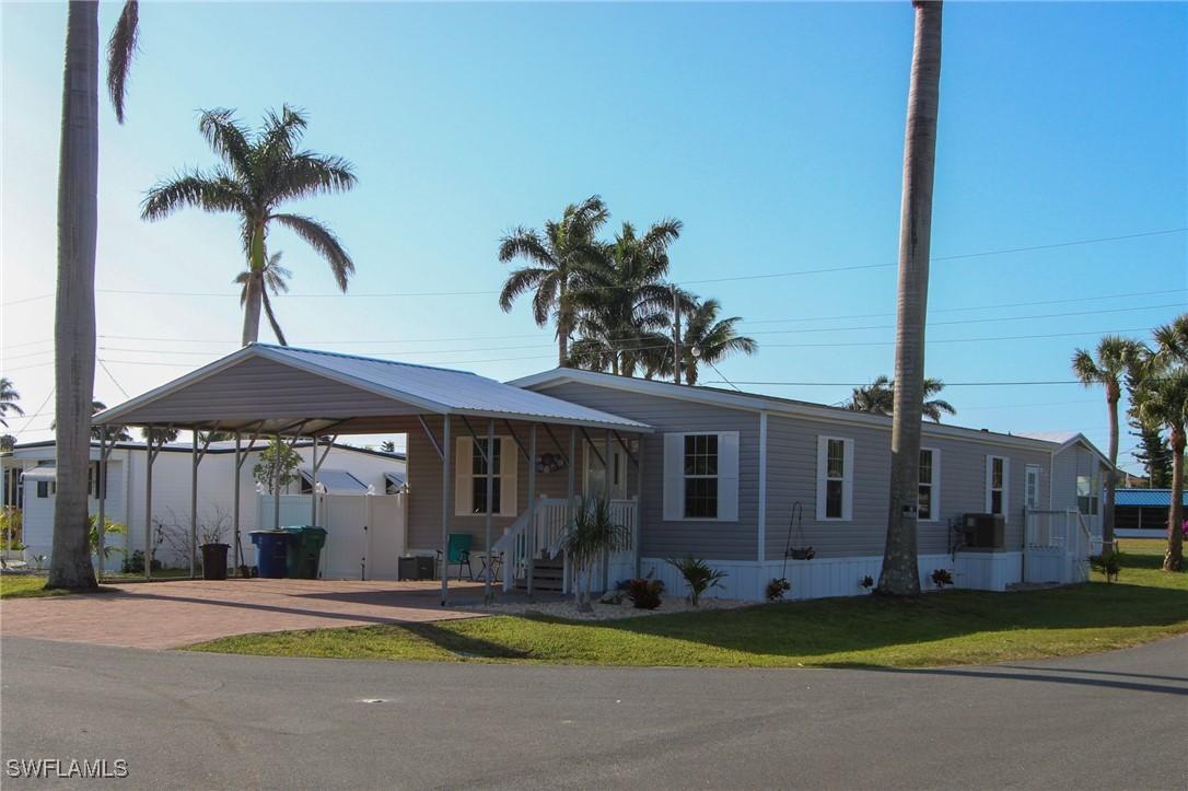 12221 Palm Dr., Fort Myers, FL 33908