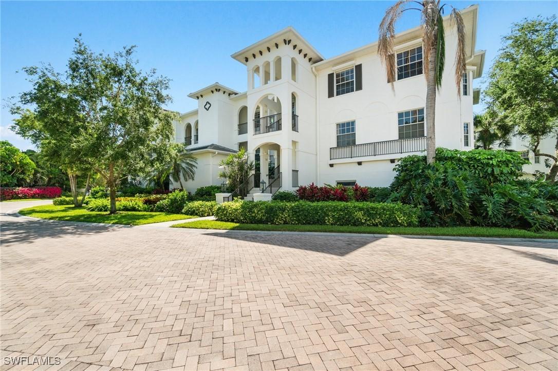 815 Bentwater Cir. #204, Naples, FL 34108