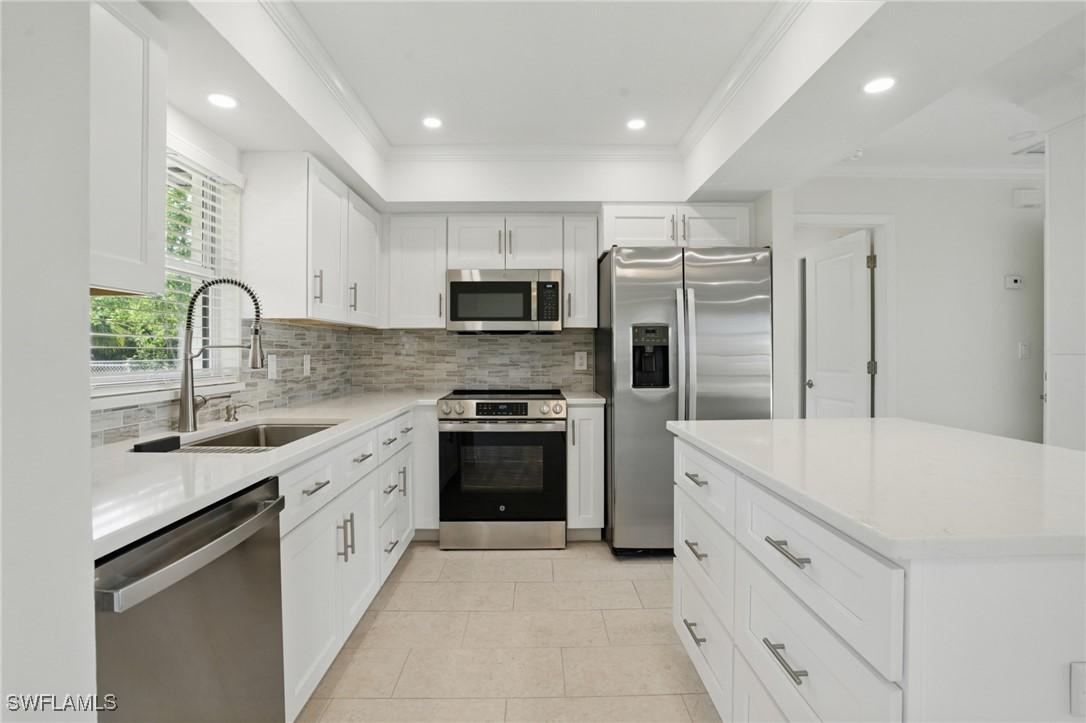 2203 SE Santa Barbara Pl., Cape Coral, FL 33990