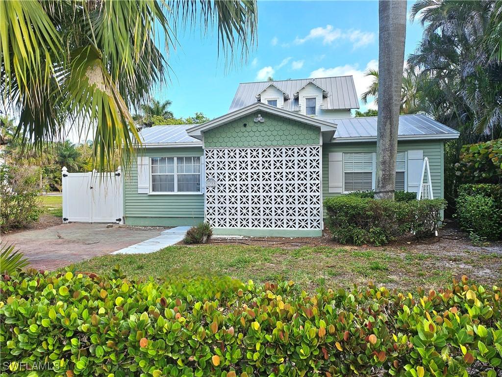 835 9th Ave., Naples, FL 34102