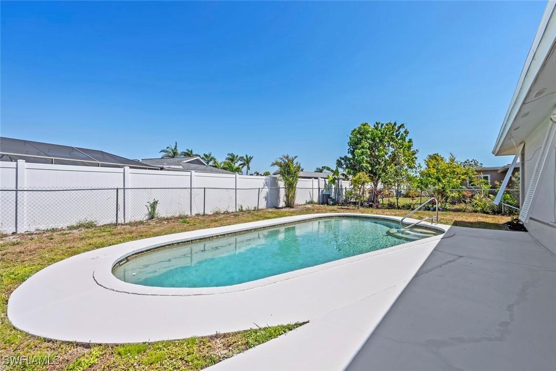 6874 Carmelle Dr., Fort Myers, FL 33919