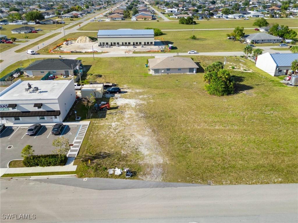 813 NE 7th Ter., Cape Coral, FL 33909