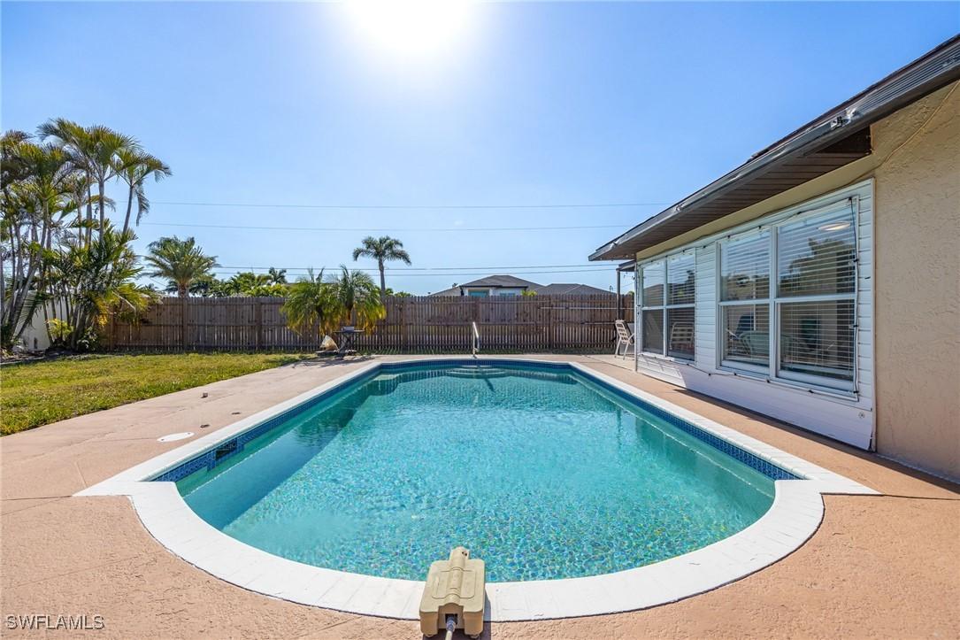 432 SW 38th Ter., Cape Coral, FL 33914