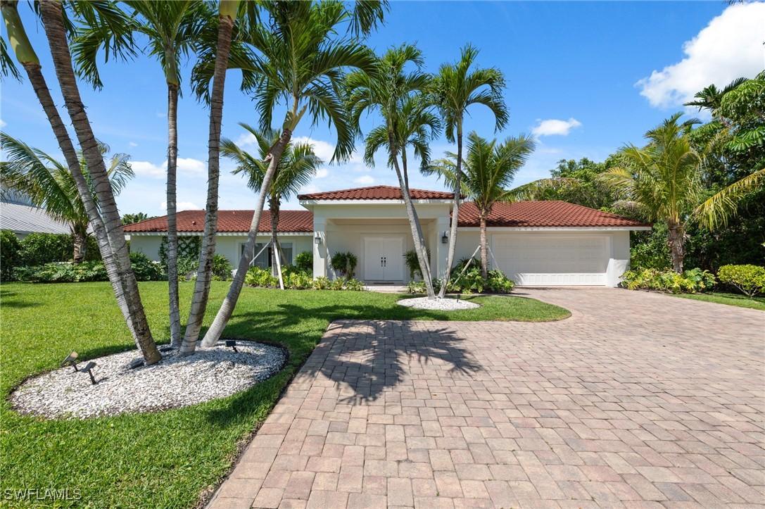 2085 Alamanda Dr., Naples, FL 34102