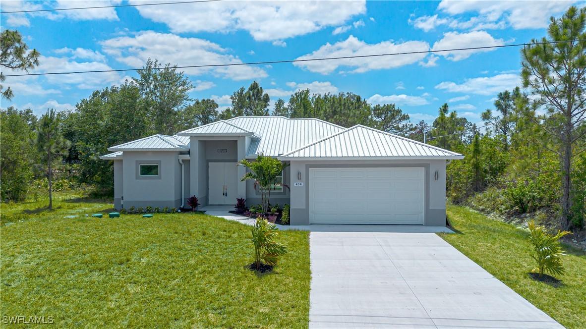 438 Raymer St., Lehigh Acres, FL 33974