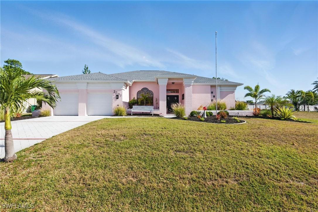 2007 Viscaya Pkwy., Cape Coral, FL 33990
