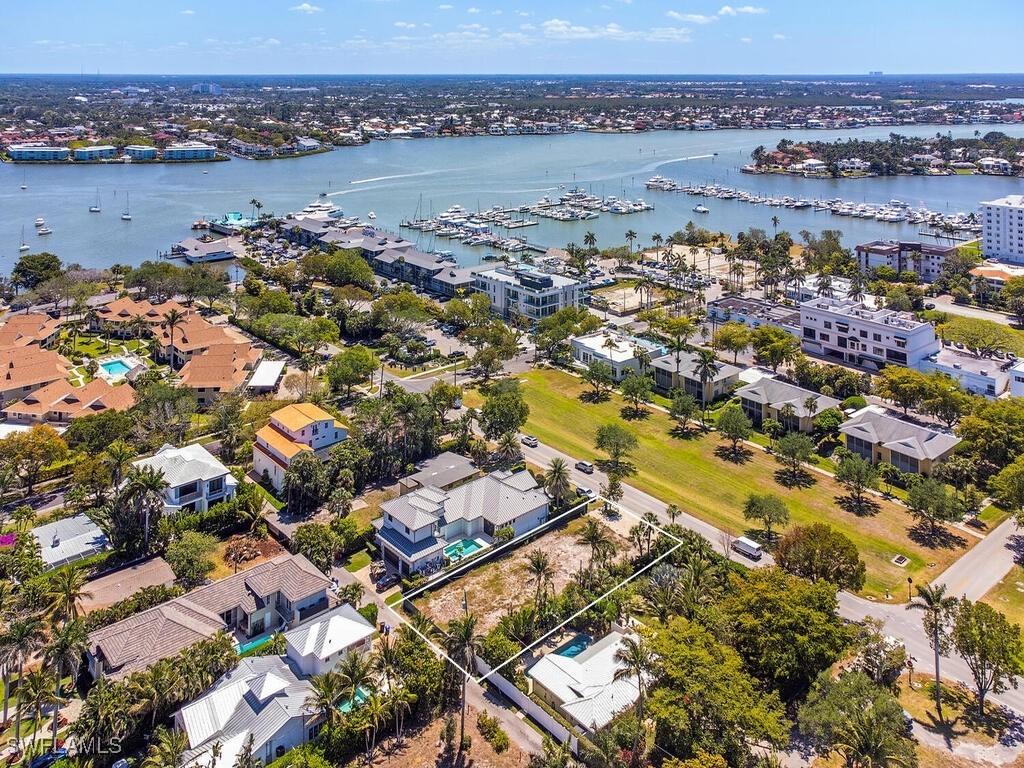 729 Broad Ave., Naples, FL 34102