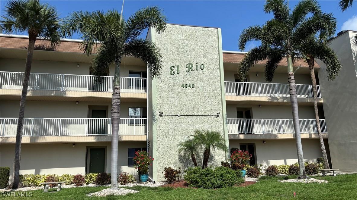 4840 Golf Club Ct. #11, North Fort Myers, FL 33903