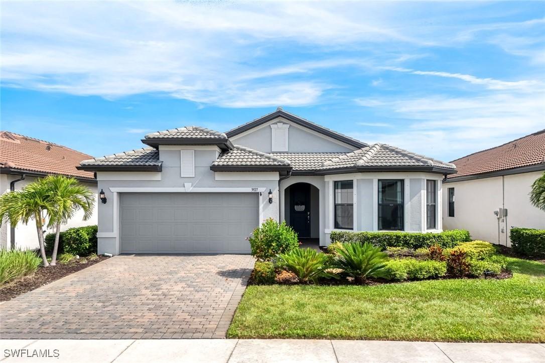 3927 Black Eagle Ln., Fort Myers, FL 33966
