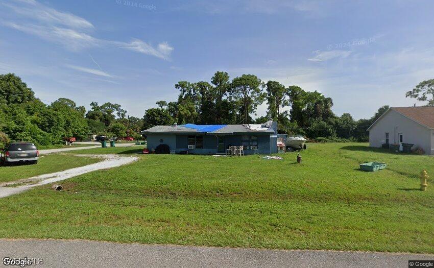 5231 Confederate Dr., Naples, FL 34113