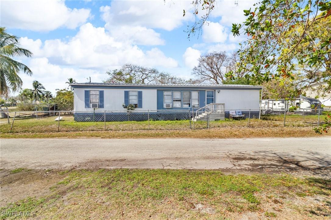 1160 Rewis Dr., Chokoloskee, FL 34138