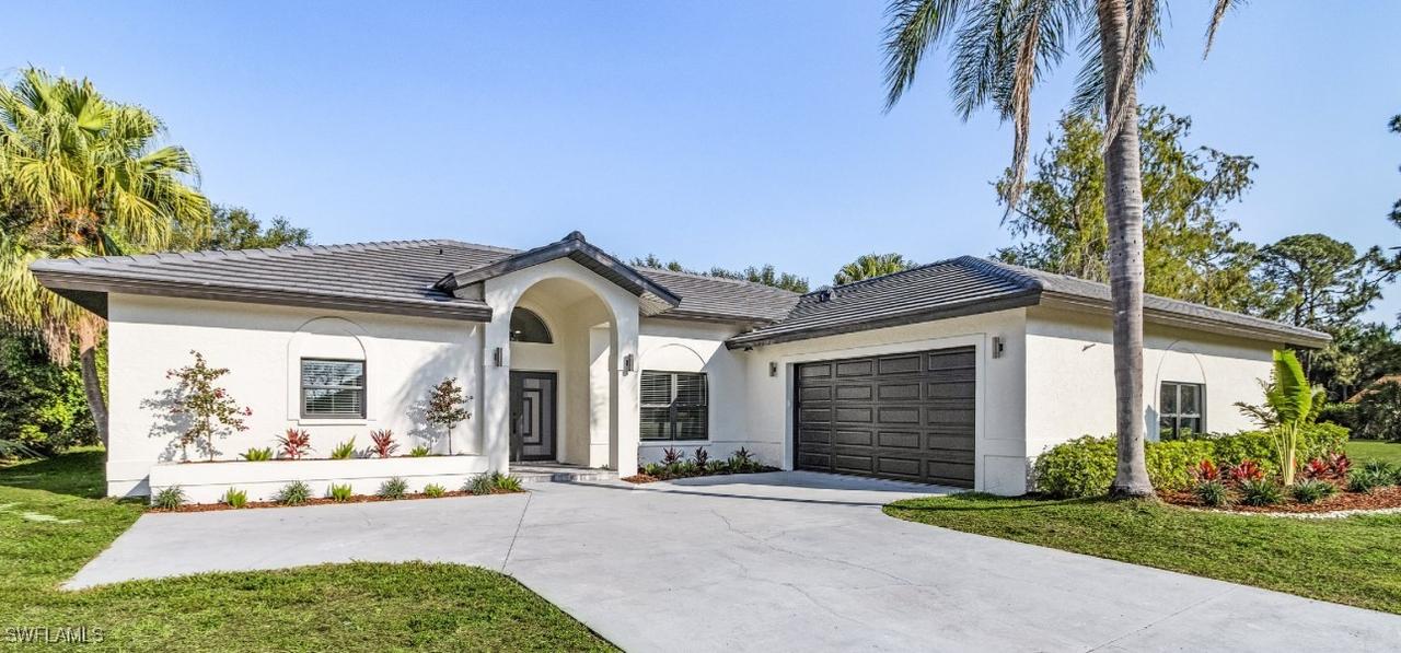670 Henley Dr., Naples, FL 34104