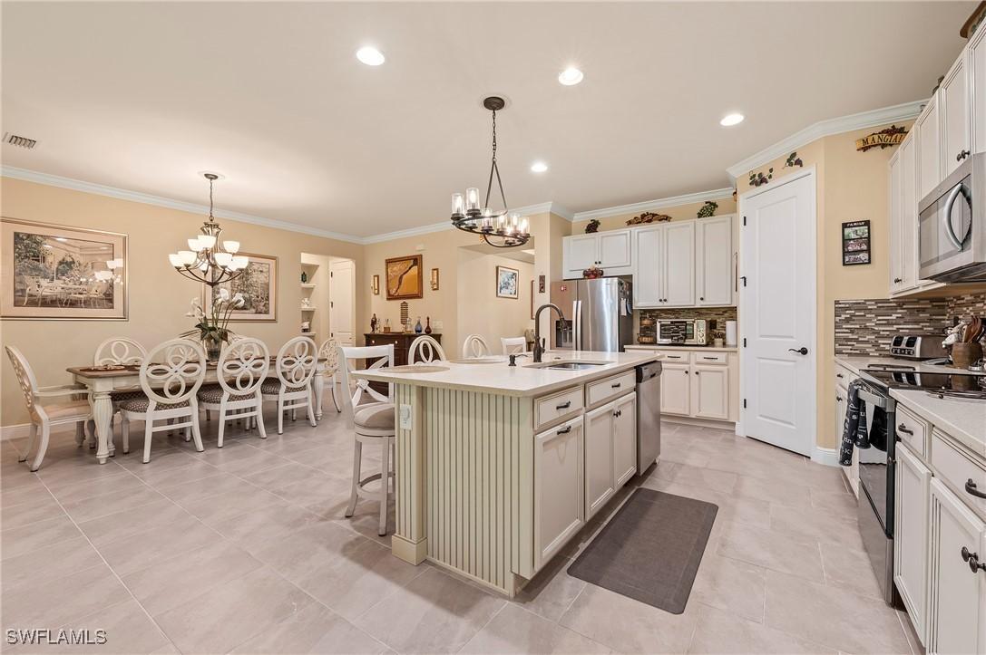 3865 Helmsman Dr., Naples, FL 34120