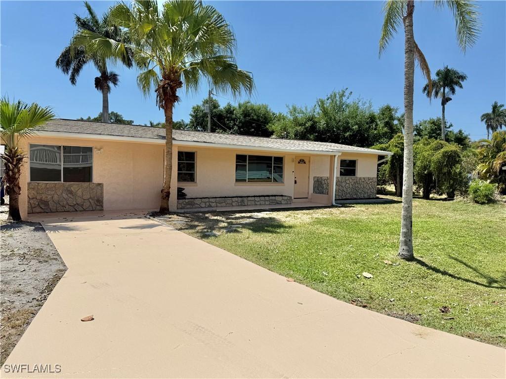 61 Glenmont Dr., North Fort Myers, FL 33917