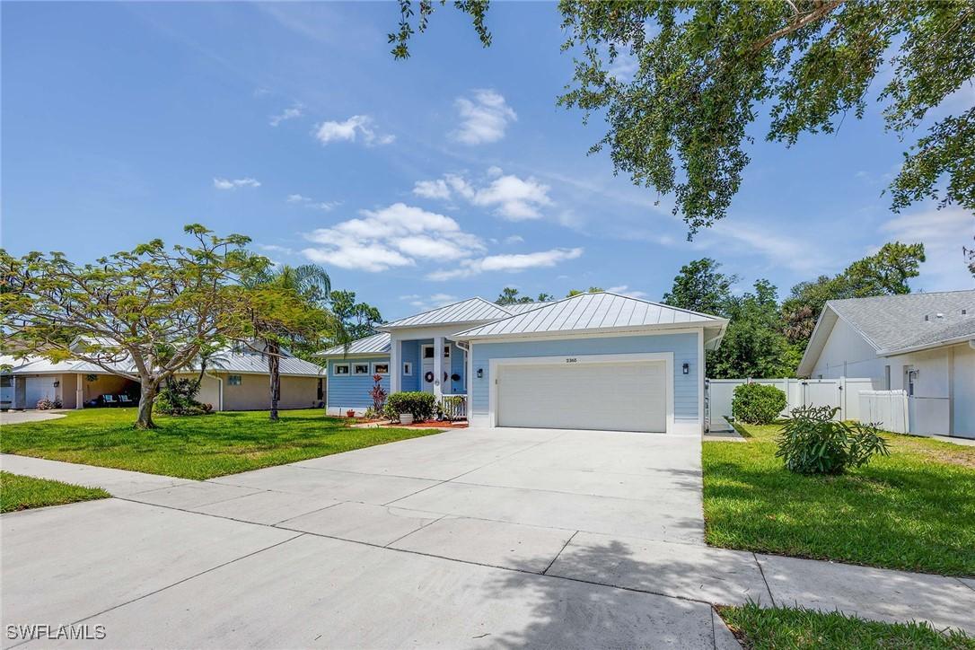 2365 Pine Woods Cir. #6, Naples, FL 34105