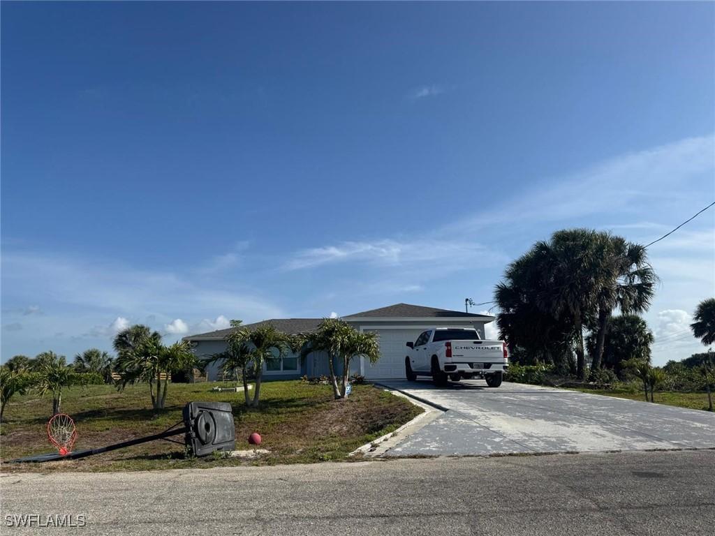 1046 Saturn Ct., Labelle, FL 33945