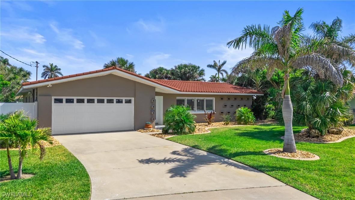 1017 Dolphin Dr., Cape Coral, FL 33904