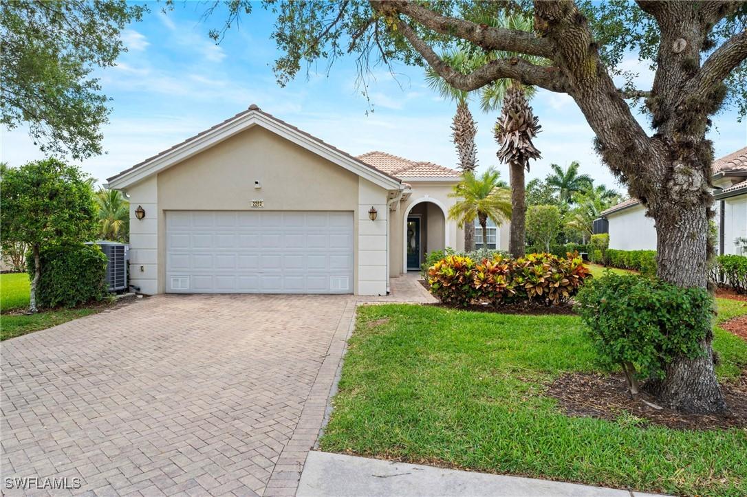 2282 Heydon Cir., Naples, FL 34120